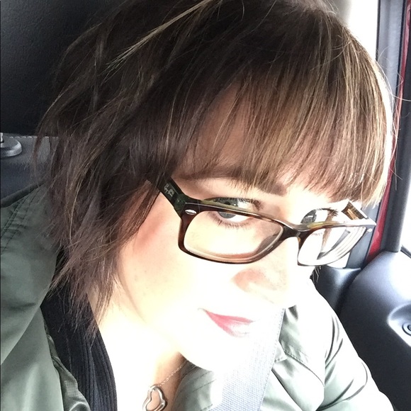 Meet your Posher, Jennifer - Picture 1 of 1